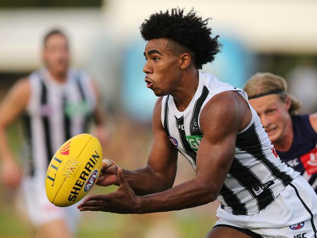 PERTH, AUSTRALIA - MARCH 04: Isaac Quaynor of the Magpies handballs during the 2019 JLT Community Series AFL match between the Fremantle Dockers and the Collingwood Magpies at HBF Arena on March 04, 2019 in Perth, Australia. (Photo by Paul Kane/Getty Images)