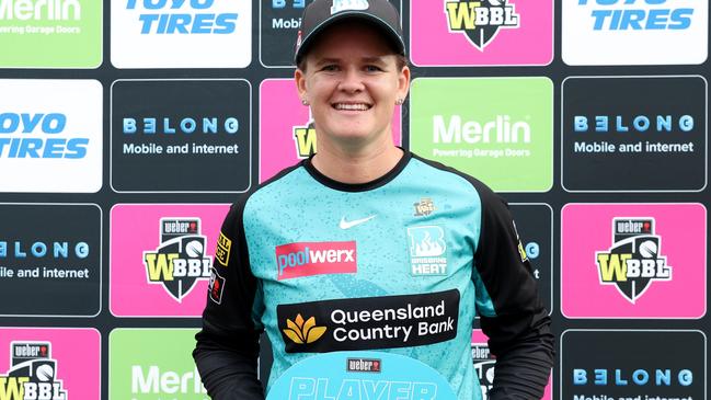 SYDNEY, AUSTRALIA - NOVEMBER 14:  Jess Jonassen of the Heat poses with the player of the match award during the WBBL match between Sydney Sixers and Brisbane Heat at North Sydney Oval on November 14, 2024, in Sydney, Australia. (Photo by Matt King/Getty Images)