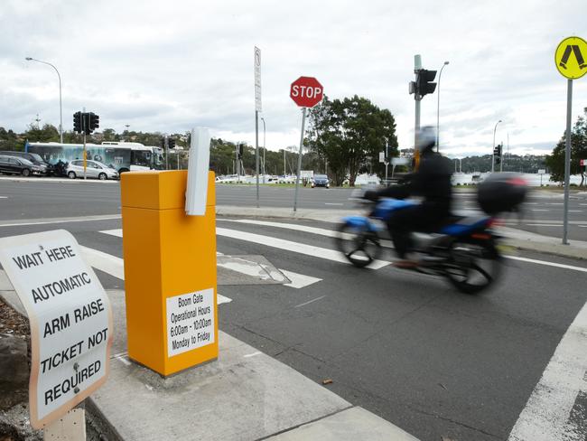 Another popular southbound rat run off Spit Rd, Parriwi Rd, remains open. The boom gate at the exit to the Spit East car park — installed to discourage rat runs up Parriwi Rd — is still broken this week. Picture: Annika Enderborg