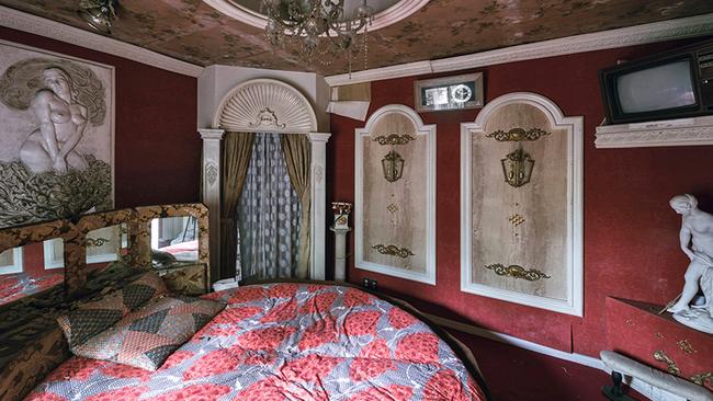 The Greek-themed room complete with a circular bed and numerous marble sculptures. (Picture: Bob Thissen/Caters)