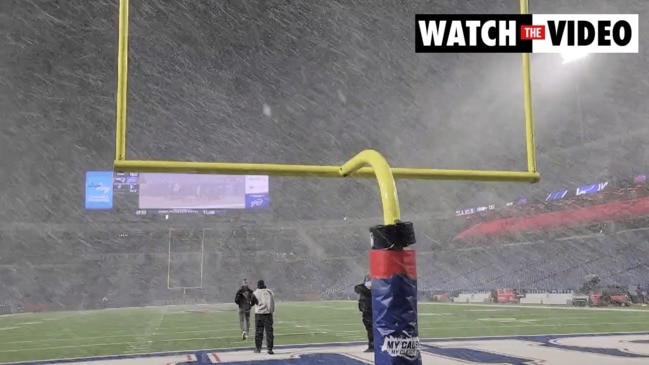 Wild weather wreaks havoc on bizarre NFL game