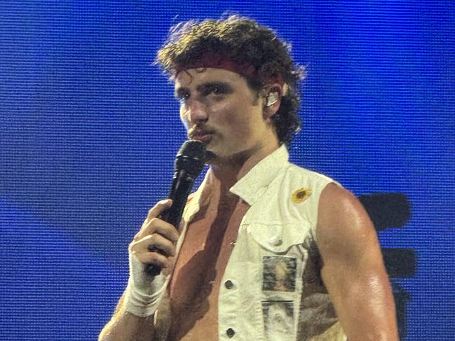 American singer Benson Boone has made a shock admission to a packed out crowd at Riverstage in Brisbane during one of multiple fan encounters.