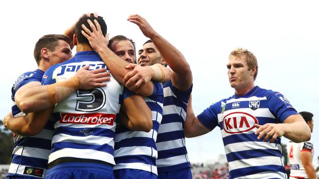 Reimis Smith celebrates a try with his Bulldogs teammates. Picture: Getty Images