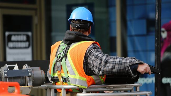 Construction workers forced off the job during a shutdown can access up to $1500 in support payments.