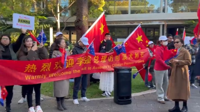 Human rights protesters and patriotic Chinese confront each other at Adelaide Zoo ahead of Premier Li’s arrival