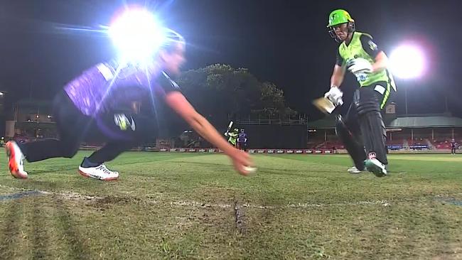 Molly Strano's epic WBBL catch.