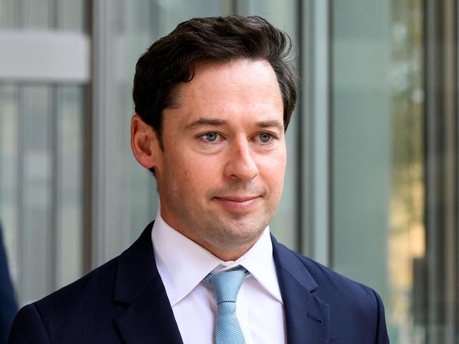Journalist Nick McKenzie takes stand in Ben Roberts-Smith retrial hearing
