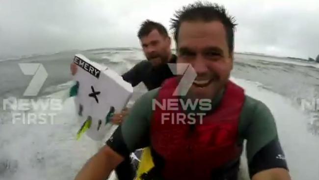 Actor Chris Hemsworth snaps his board in wild Gold Coast surf. Photo: Seven News Gold Coast