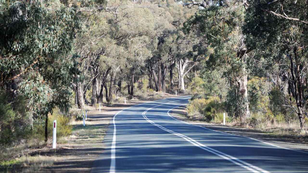 Victorian Opposition pledges $1 billion to fix regional roads