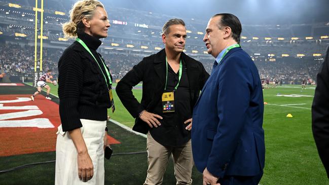 Sarah and Lachlan Murdoch chat with Peter V’landys in Las Vegas. Picture: NRL Photos