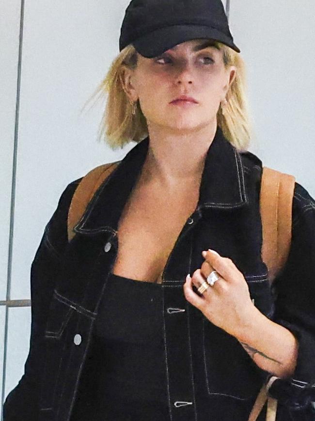 Singer JoJo has been spotted at Sydney airport. Picture: Media Mode