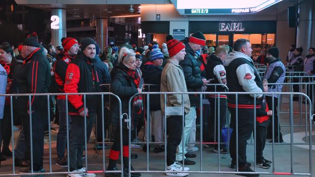 Footy fans were briefly impacted by the tech outage ahead of the Bombers and Crows match.