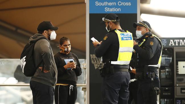 Police speak to commuters at Southern Cross Station in Melbourne. Picture: Daniel Pockett / NCA NewsWire