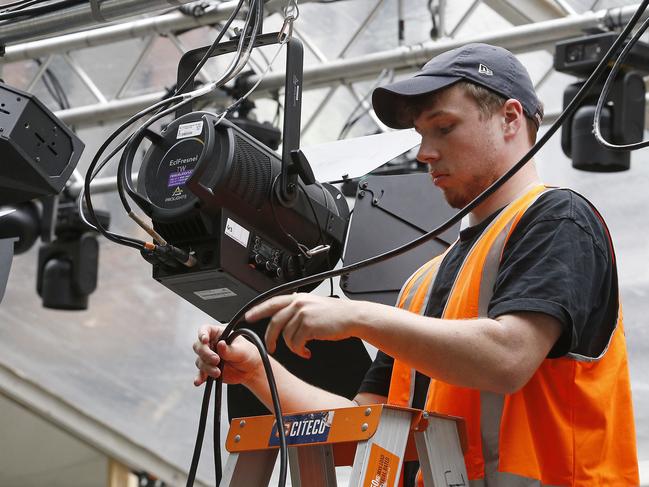 SYDNEY, AUSTRALIA - NewsWire Photos OCTOBER 16 , 2024: Generic Photos of Workers at Work. Lighting technician. Picture: NewsWire / John Appleyard