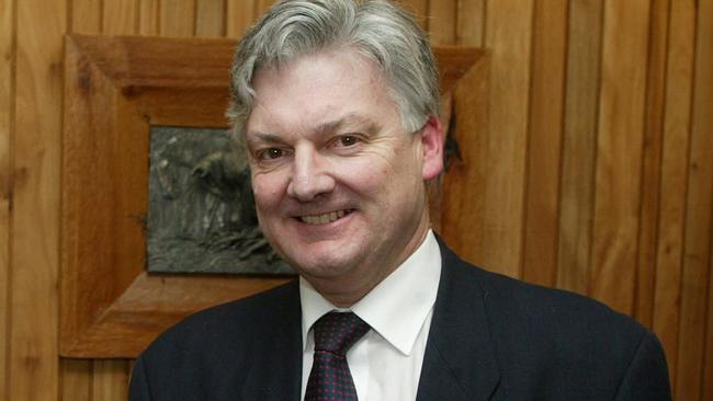 JULY 29, 2002 : New Zealand PM Helen Clark shaking hands with United Future Party leader Peter Dunne before their 29/07/02 post-election meeting at Parliament. Pic Mark Mitchell. Election