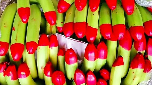 Have you ever wondered why some bananas at your local Coles or Woolworths supermarket have a waxy red tip? Picture: Facebook