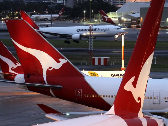 A Qantas cargo plane lands while other Qantas jets sit on the tarmac at the international airport in Sydney, 12/06/2011 as Qantas has issued a flight cancellation order for all its domestic and International services in and out of Melbourne and Auckland, as precautionary measures due to the ash cloud from the eruption of Chile's Cordon Caulle volcano.