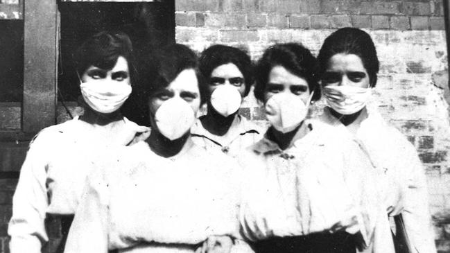 Women wearing surgical masks in Brisbane in 1919 during the Spanish flu pandemic.