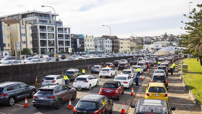 A general view of the Bondi Beach Drive-through COVID-19 Clinic with long lines stretching along Campbell Parade on June 23. (Photo by Jenny Evans/Getty Images)