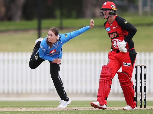 MELBOURNE, AUSTRALIA - DECEMBER 08: Amanda-Jade Wellington of the Strikers bowls during the Women's Big Bash League match between the Melbourne Renegades and the Adelaide Strikers at CitiPower Centre on December 08, 2018 in Melbourne, Australia. (Photo by Michael Dodge/Getty Images)