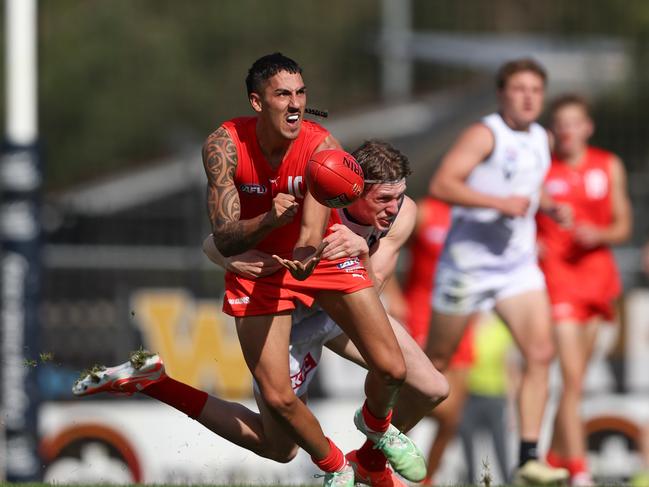 Jhett Haeata shoots out a handball. Picture: Rob Lawson/AFL Photos