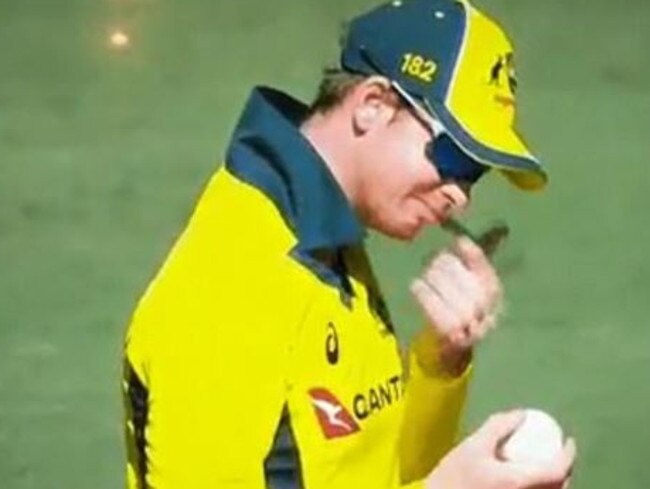 Social media didn't take too kindly to Steve Smith's way of polishing the ball.