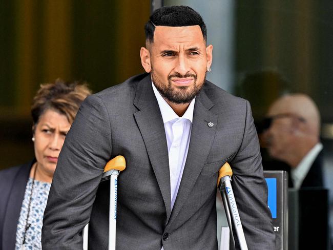 TOPSHOT - Australian tennis player Nick Kyrgios (R) leaves the magistrate's court in Canberra on February 3, 2023. - Kyrgios on Friday pleaded guilty to assaulting his then-girlfriend by pushing her to the ground in January 2021. (Photo by SAEED KHAN / AFP)