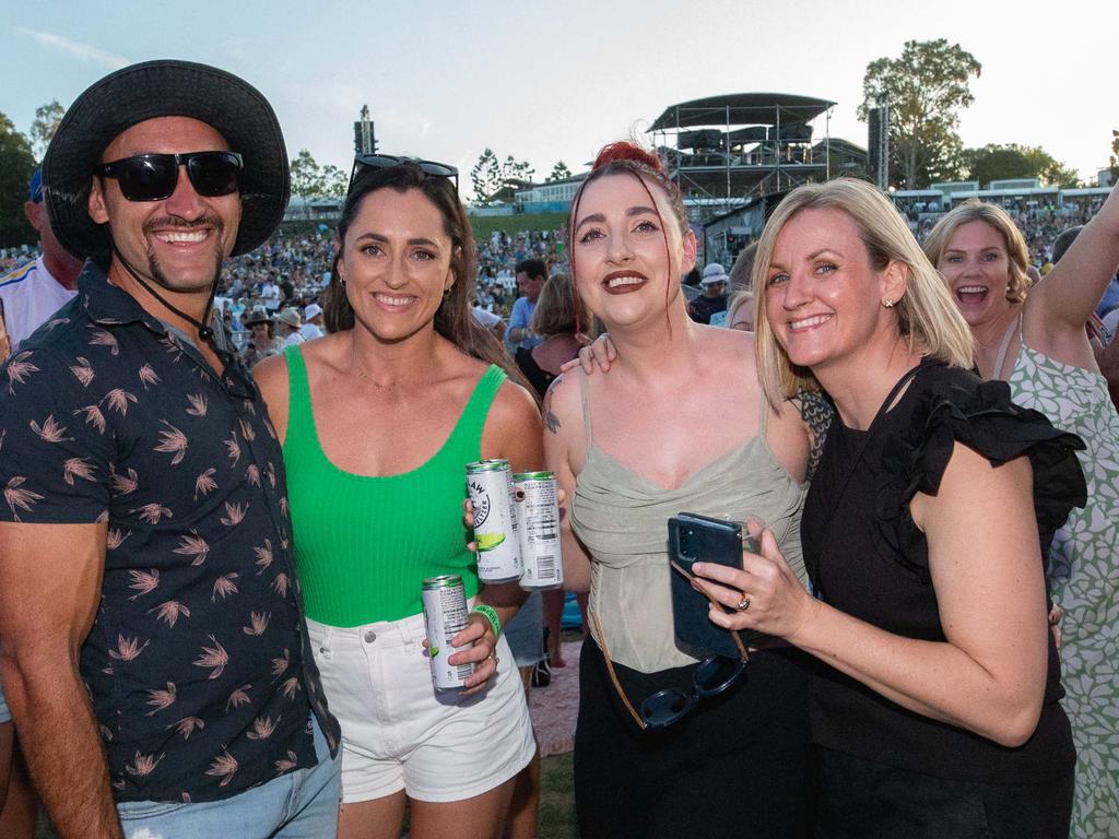 Robbie Williams at A Day On The Green at Sirromet Winery Photos