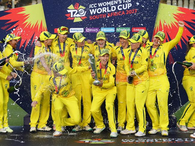 CAPE TOWN, SOUTH AFRICA - FEBRUARY 26: Meg Lanning of Australia lifts the ICC Women's T20 World Cup following the ICC Women's T20 World Cup Final match between Australia and South Africa at Newlands Stadium on February 26, 2023 in Cape Town, South Africa. (Photo by Mike Hewitt/Getty Images)