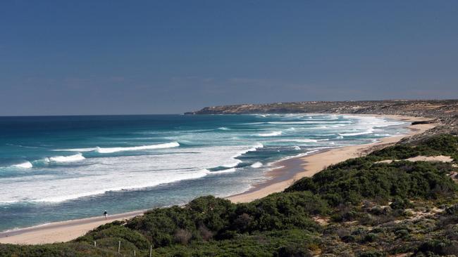 Beach Back surf break at Streaky Bay.