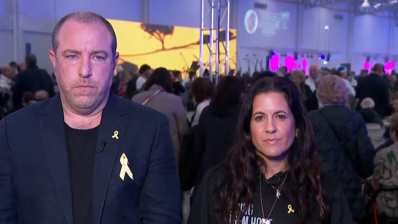 ‘Solidarity’: Peta Credlin speaks with Jewish community members at October 7 vigil