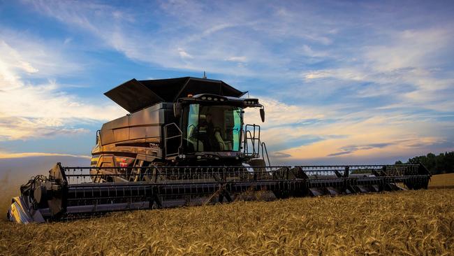 Check out 10 of the best combine harvesters for 2020.