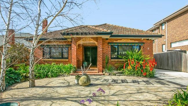 6 Ann St, Pascoe Vale sold at its auction.