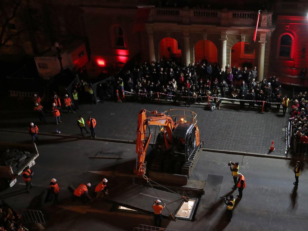 Dark Mofo 2018. Lid starts to go on the chamber with Mike Parr inside. Performance artist Mike Parr enters the chamber he will live in for 72 hours under Macquarie Street Hobart. Picture: NIKKI DAVIS-JONES