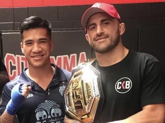 Nort Beauchamp (centre) trains alongside UFC champions Israel Adesanya and Alexander Volkanovski at Auckland's famous City Gym.