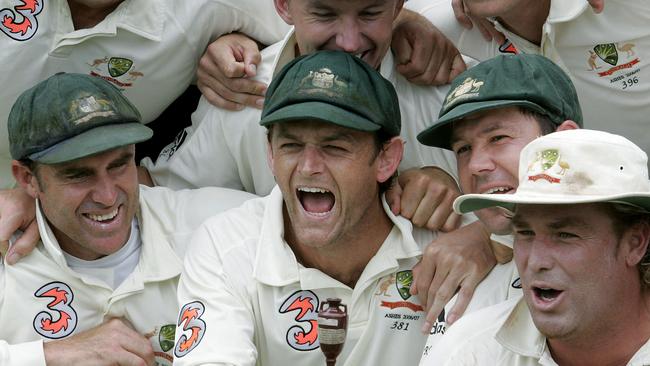 Adam Gilchrist (middle) will return to the cricket field this weekend. (Photo by TONY ASHBY / AFP)