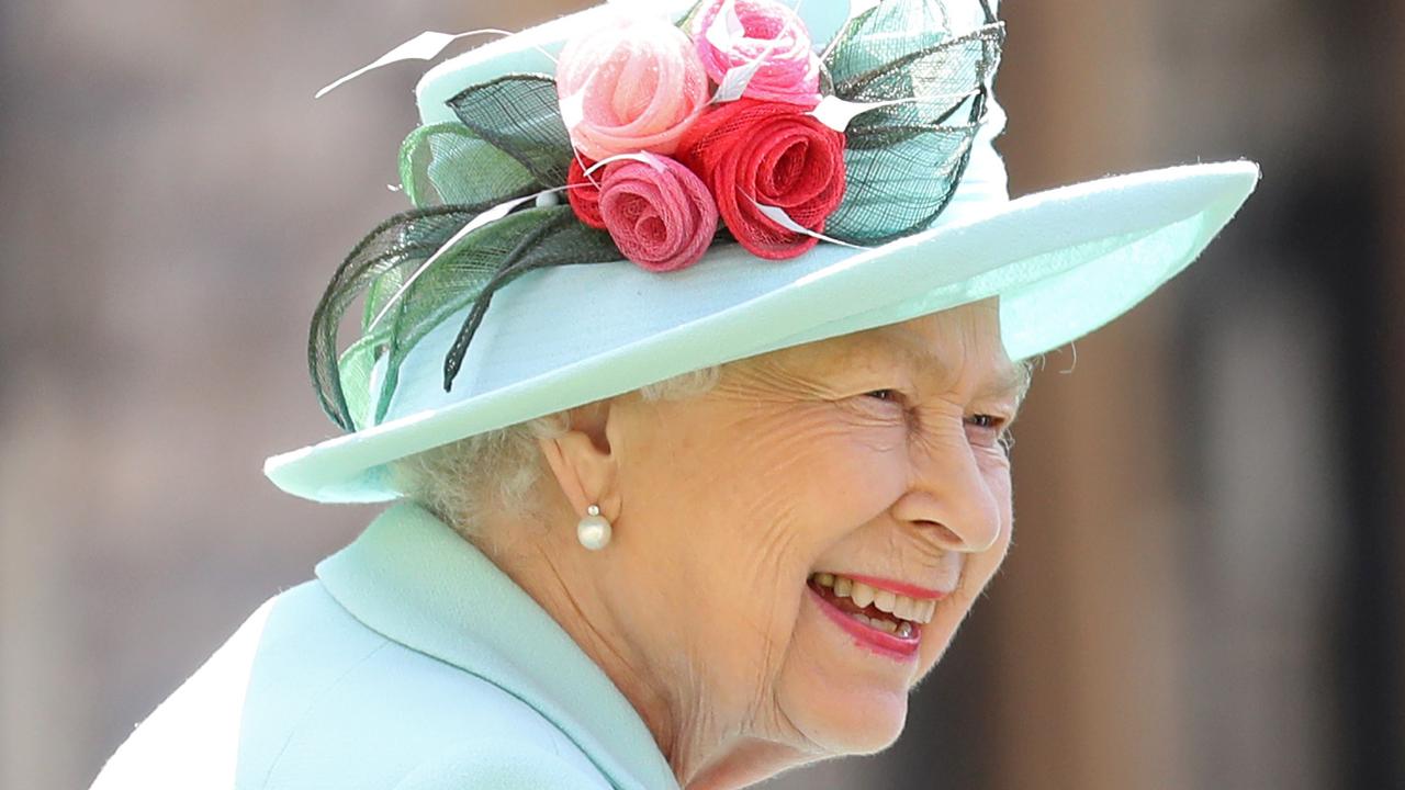 Queen will step down in 2021, royal expert claims