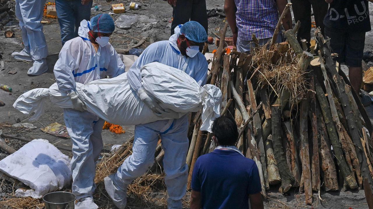 Family members and ambulance workers carry the bodies of the patients who died of the Covid-19 at a cremation ground in New Delhi on April 27, 2021. Picture: Prakash SINGH / AFP.