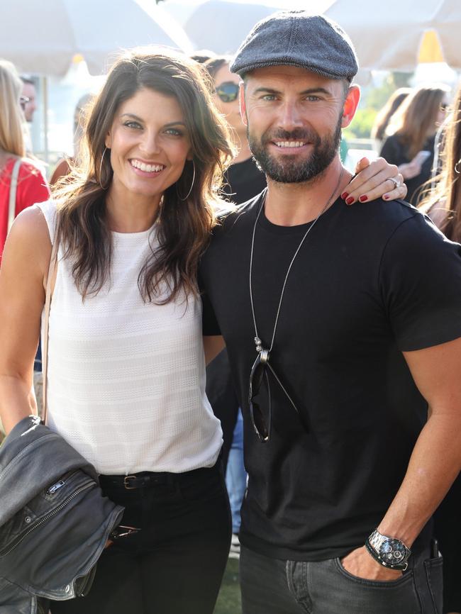 Zoe lived in Los Angeles with her husband Daniel MacPherson for six years.