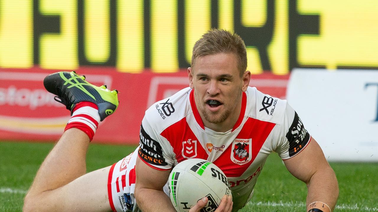 Matt Dufty goes over for the Dragons
