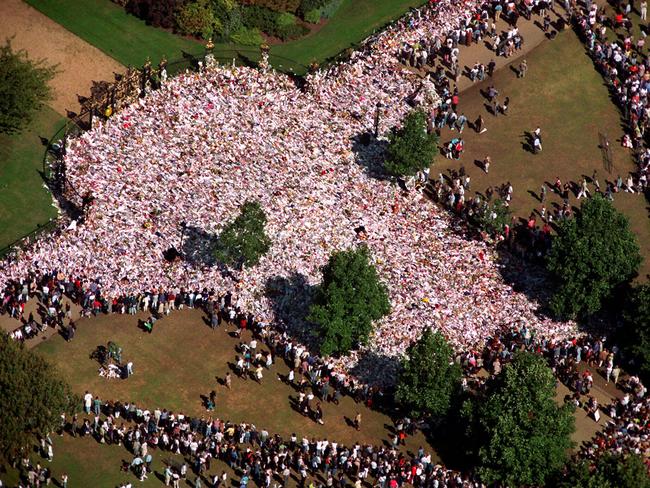 An aerial view of floral tributes left at the gates of Kensington Palace after Diana’s death.