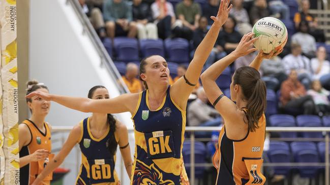 West Coast Fever training partner Caitlyn Brown in action for the Western Roar in the WA Netball League. Photo: Netball WA