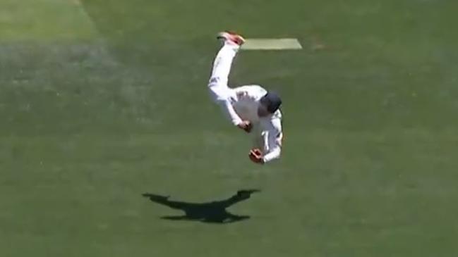 ***MUST CREDIT FOX Sports*** Amazing Usman Khawaja catch in first Test at Adelaide Oval against Virat Kholi