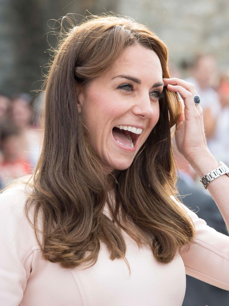 SEE the moment Kate caught the eye of construction workers in Cornwall before she poured a pint with Wills ...