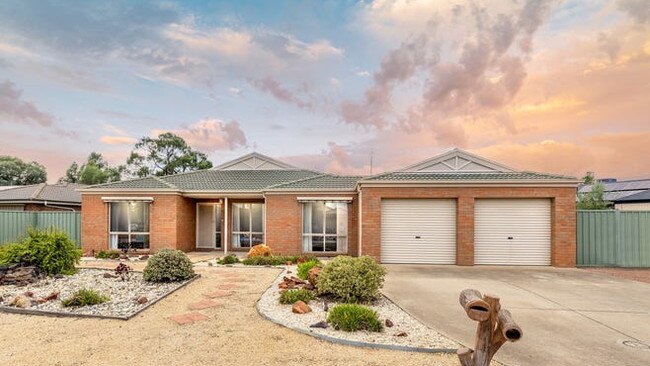 61 Woodlands Circuit, Echuca, has a four-bedroom floorplan and an 840sq m block with the exact same asking price.