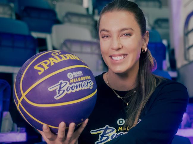 Opals star Sara Blicavs has signed with Melbourne Boomers.