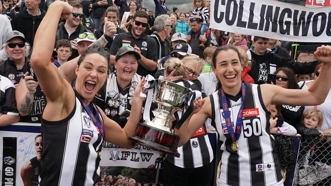 Sharni Layton (left) wants fellow AFLW players to sign the new pay agreement. Picture: AAP Images