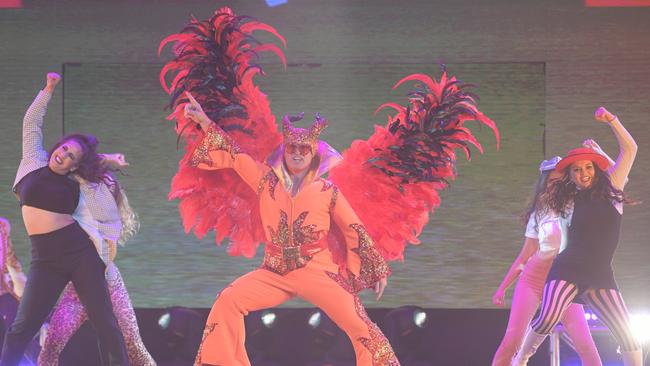 Shane Crawford as Elton John at the 2019 Footy Show Grand Final special. Picture: Ch9