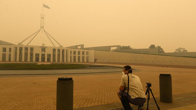 Smoke haze shrouds Parliament House. Picture: Rohan Thomson/Getty Images