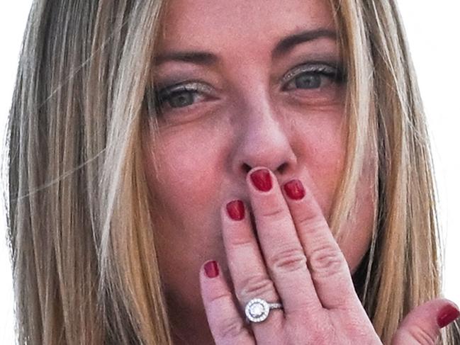 Leader of Italian far-right party "Fratelli d'Italia" (Brothers of Italy), Giorgia Meloni blows a kiss as she delivers a speech on September 23, 2022 at the Arenile di Bagnoli beachfront location in Naples, southern Italy, during a rally closing her party's campaign for the September 25 general election. (Photo by Andreas SOLARO / AFP)